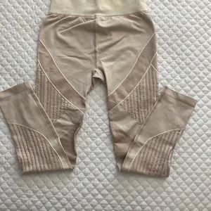 NEW in bag Color block Legging in neutral colors size M